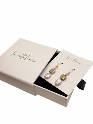 Pearl Dangle Earrings - Iridescent